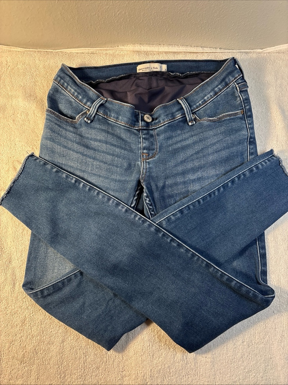 Abercrombie & Fitch. The Jean Leggings 27/4R High Rise. (Small)